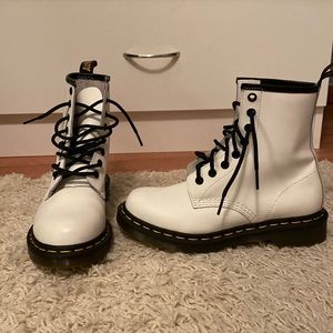 Women’s Dr. Martens in white size US 6